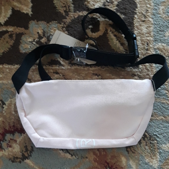 8x*Host Pick*Levi's cute fanny pack - Picture 5 of 12